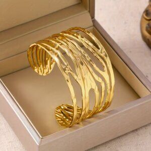 Geometric line & Golden-tone Adjustable size 304 Stainless Steel Bracelet Bangle